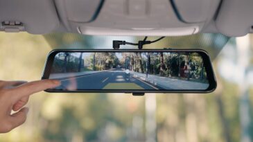 Mirror Dash Cam vs Regular Dash Cam: Which One Should You Choose?